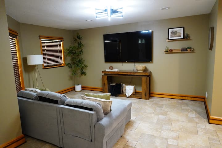Modern Rustic Getaway - Zephyrhills, FL