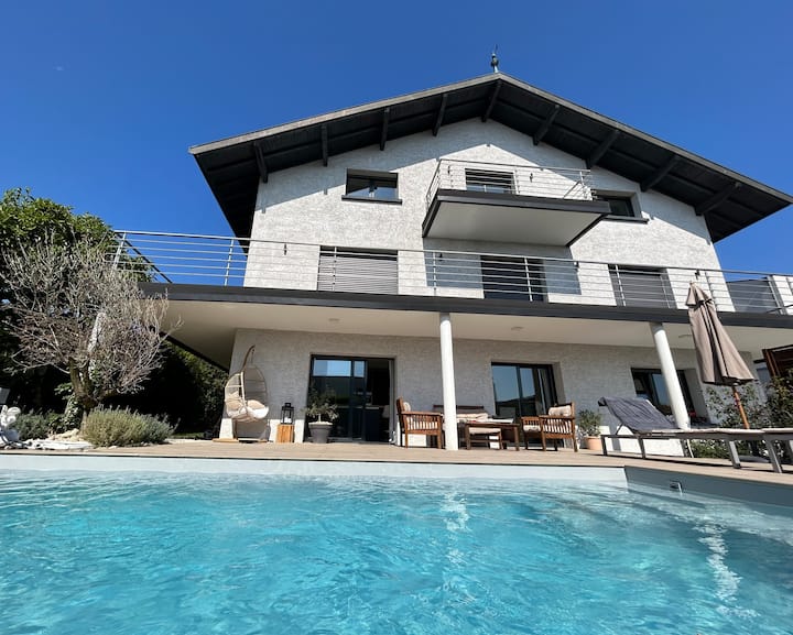 Maison De Vacances à Louer - Saint-Genis-Pouilly