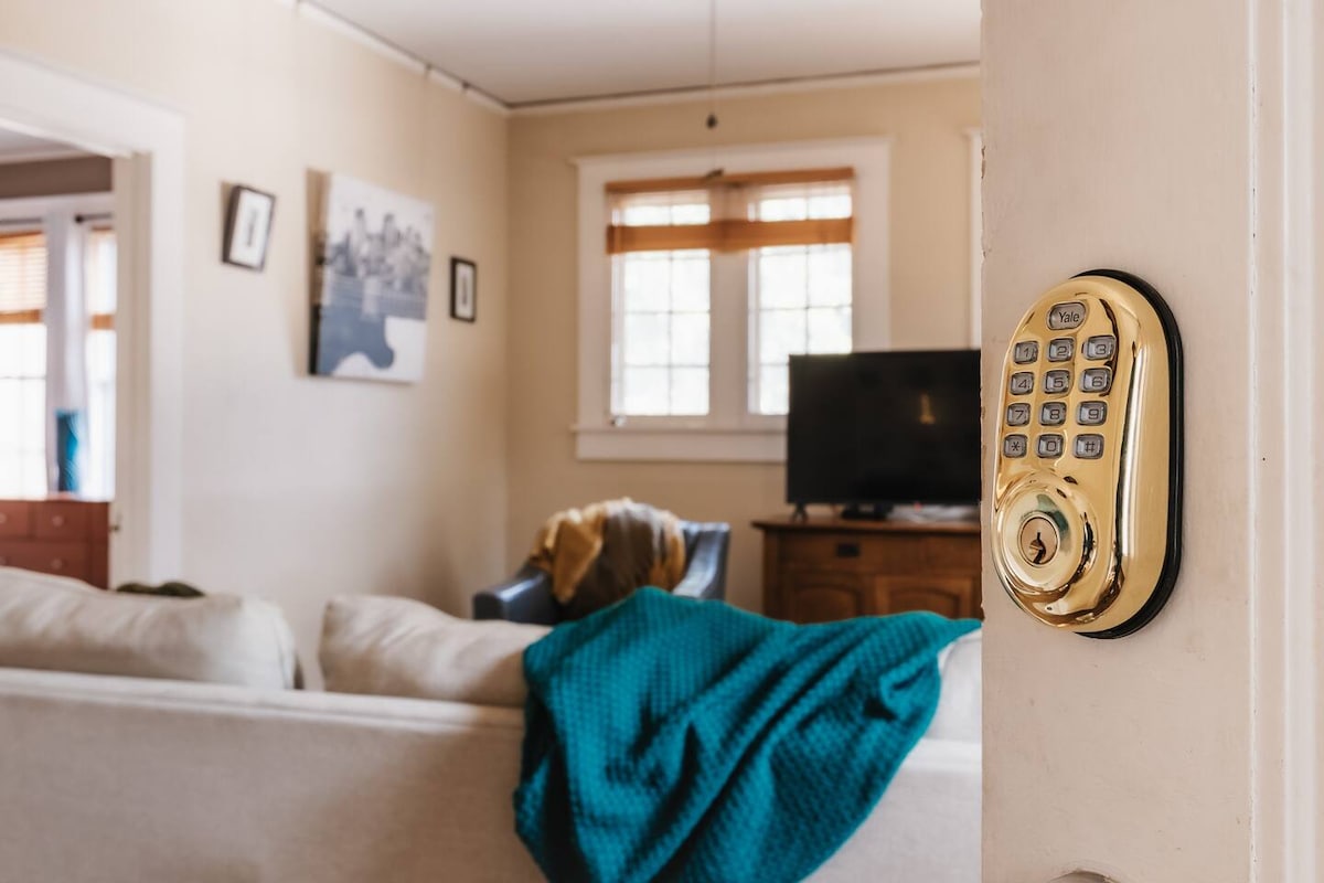 Historic Victorian Beauty on UT| Free Parking