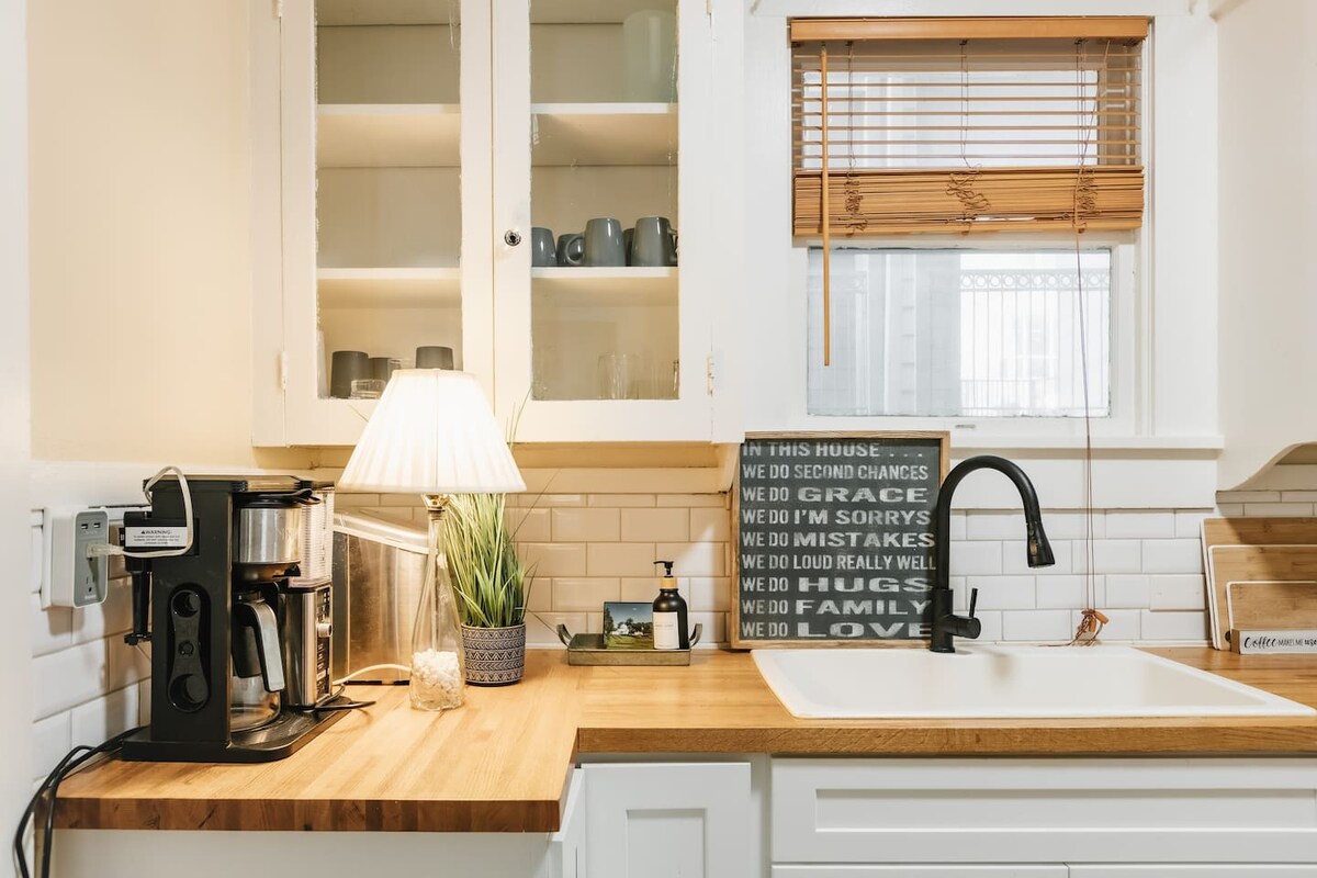 Historic Victorian Beauty on UT| Free Parking
