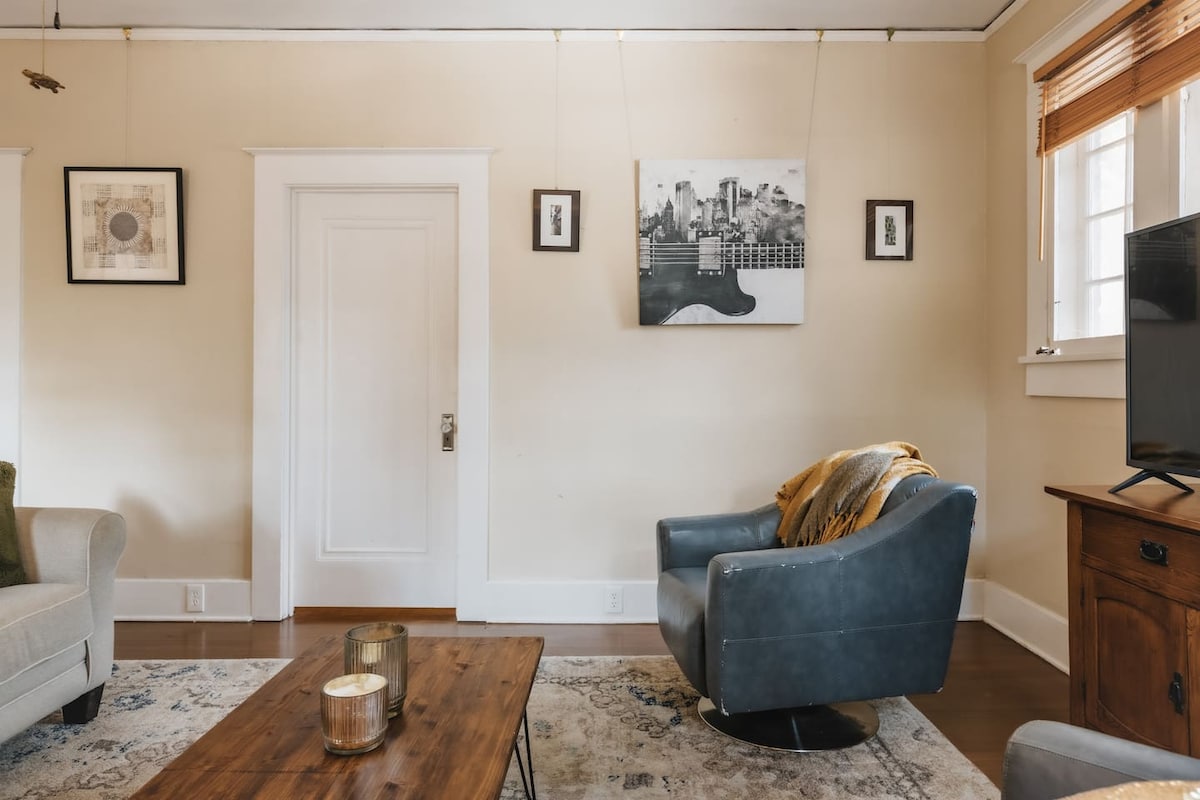 Historic Victorian Beauty on UT| Free Parking