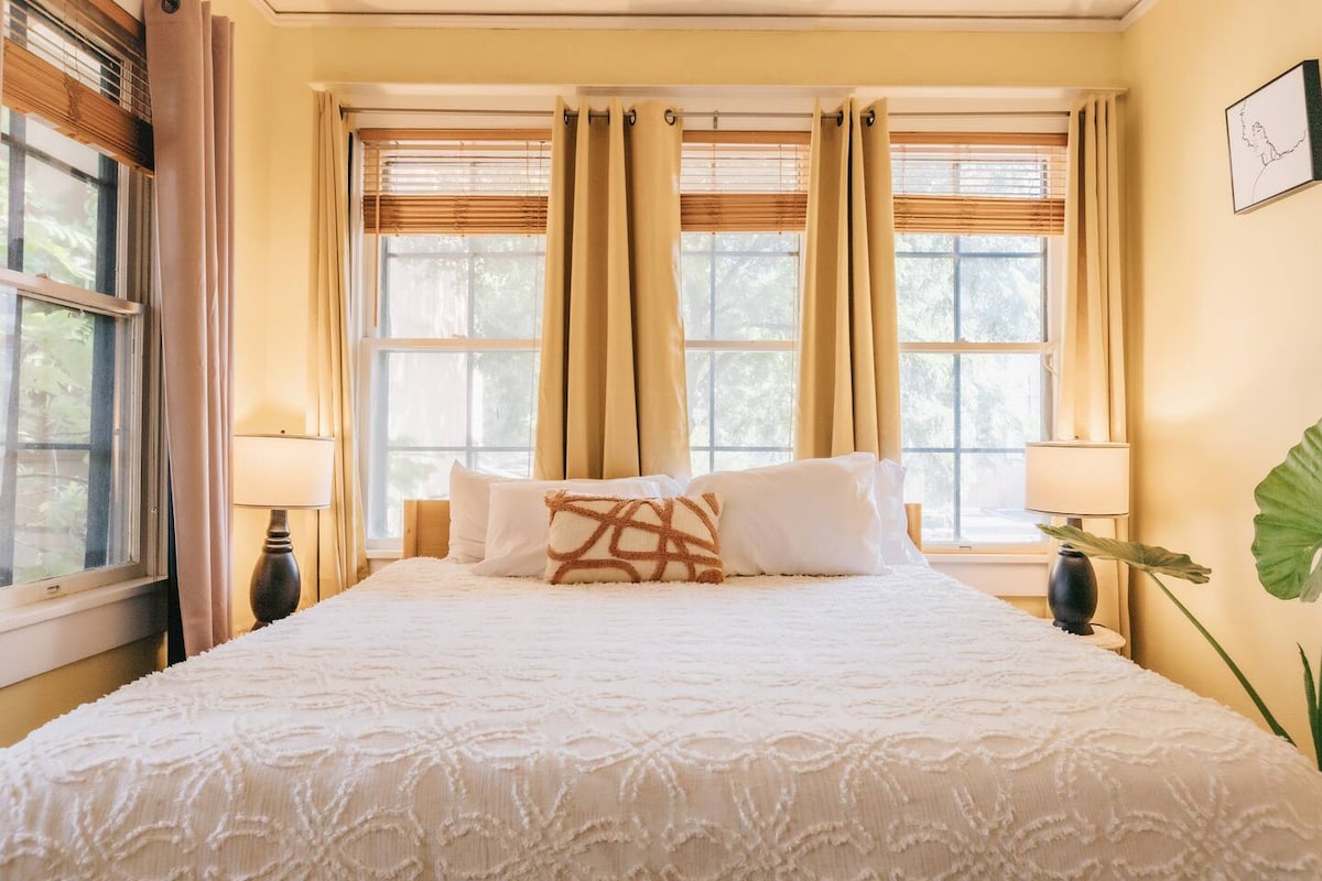 Historic Victorian Beauty on UT| Free Parking