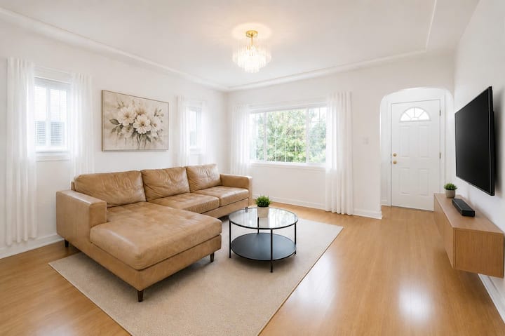 2 Bedrooms - 1 Bath Suite In The Beautiful Area - Vancouver
