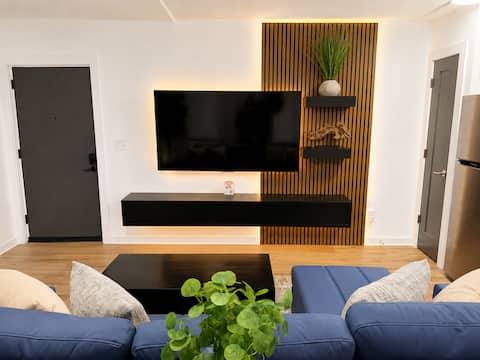 Successful Airbnb property: The Sterling Suite | King Bed | 70" TV | Free Park in Brookwood