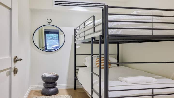 Grants Retreat | ห้องนอน 4 | เตียงคิงไซส์ เตียงสองชั้นเดี่ยว | เครื่องปรับอากาศ | เหมาะสำหรับเด็ก