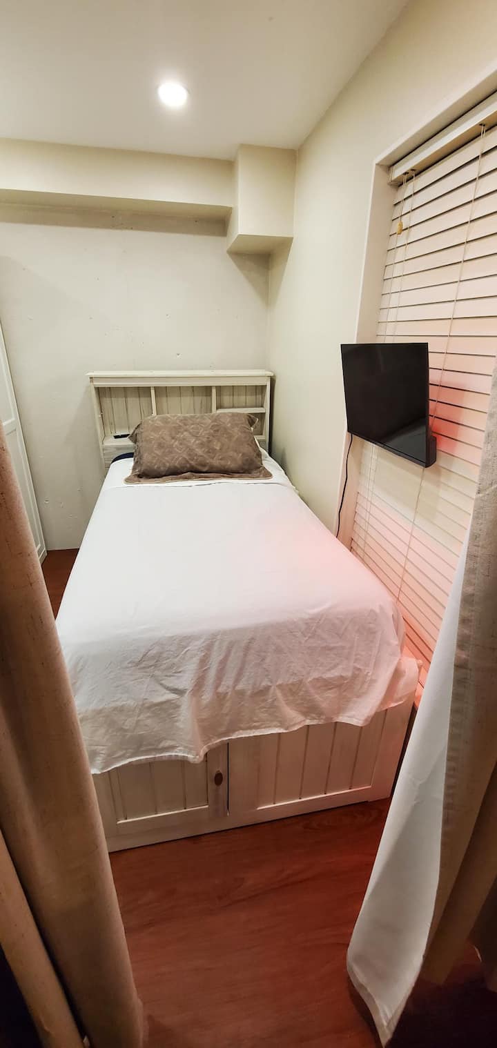 Private Basement Suite Oakville/trafalgar & Dundas - Mississauga