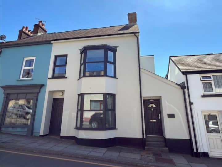 Modern Central Narberth Home With Sunny Garden - Narberth