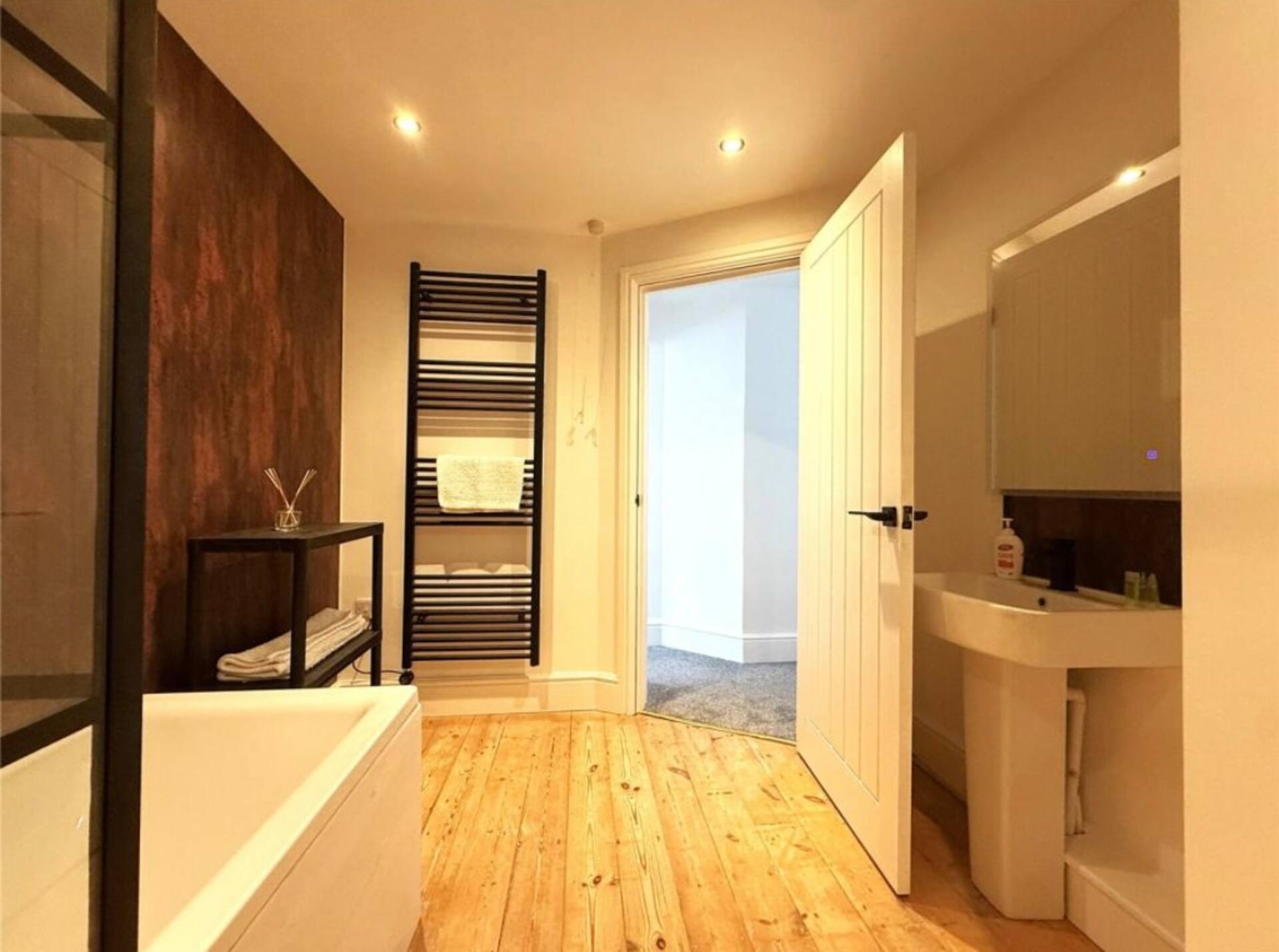 Modern Central Narberth Home with Sunny Garden — photo 4