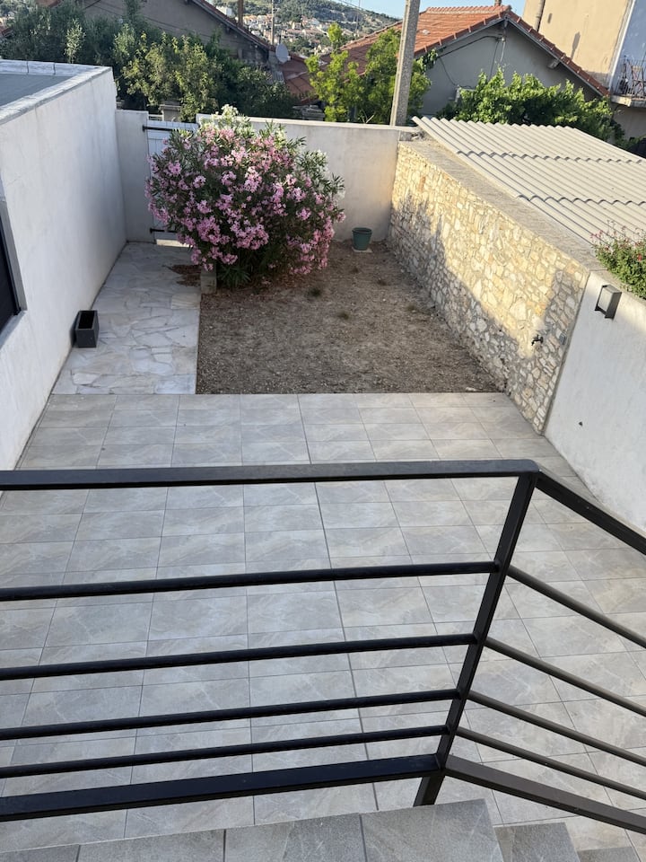 Maison Avec Petit Jardin Privatif - Marseille
