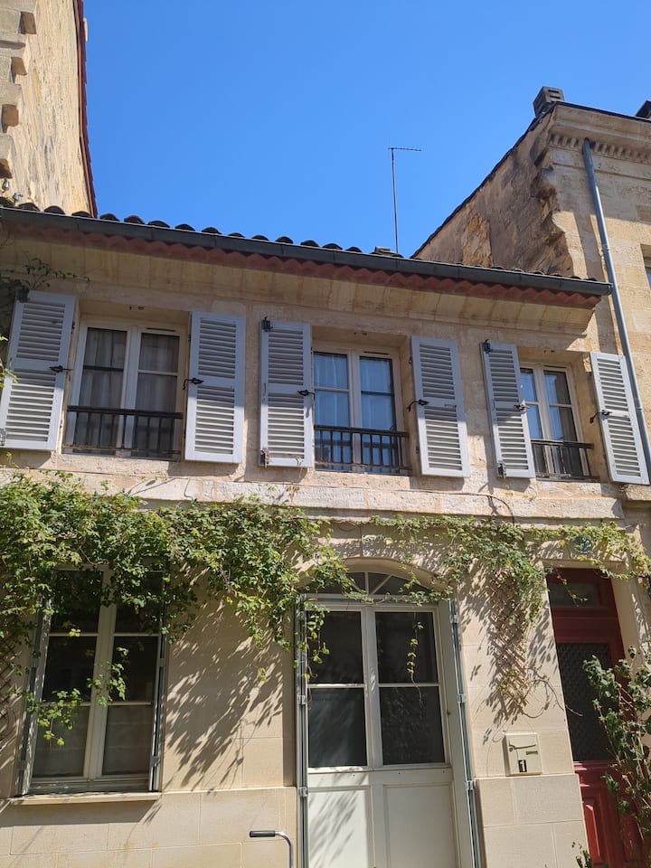 House In Quartier Saint Michel 2 Bedrooms 3 Beds - Bordeaux