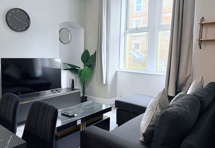 Haymarket 1 Bed Flat | Sleeps 4 | City Centre - Edinburgh