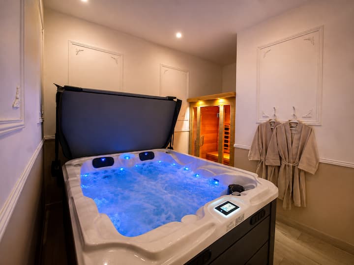Suite Classic Chic Jacuzzi & Sauna Privés - Rouen