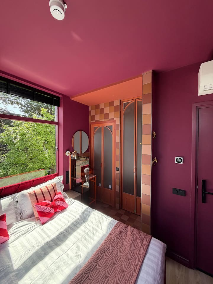 Standard Room River View
Room 2 - Zaandam