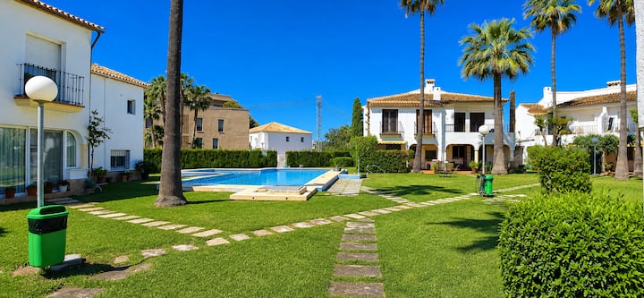 V45 Adosado En Residencial Con Piscina Comunitaria - Dénia