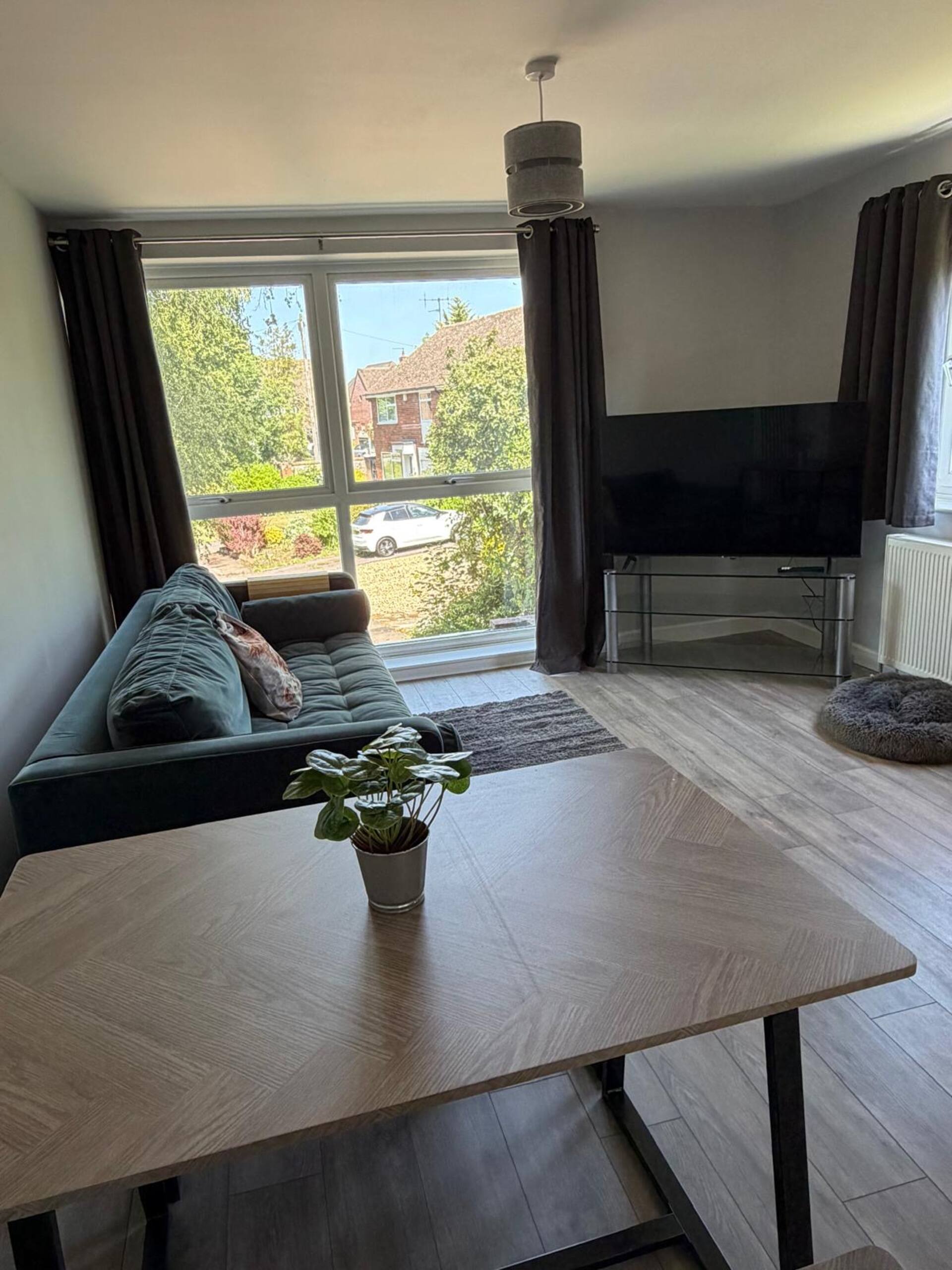 Modernised townhouse near Howbery Park
