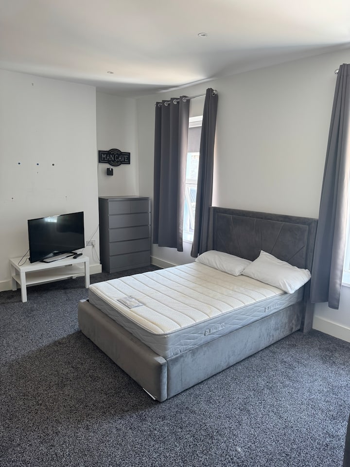 Large Room In Shared House - Plymouth