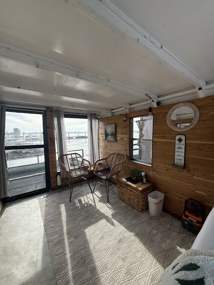 Tiny House Floating Escape #9 - Calypso, Sandusky