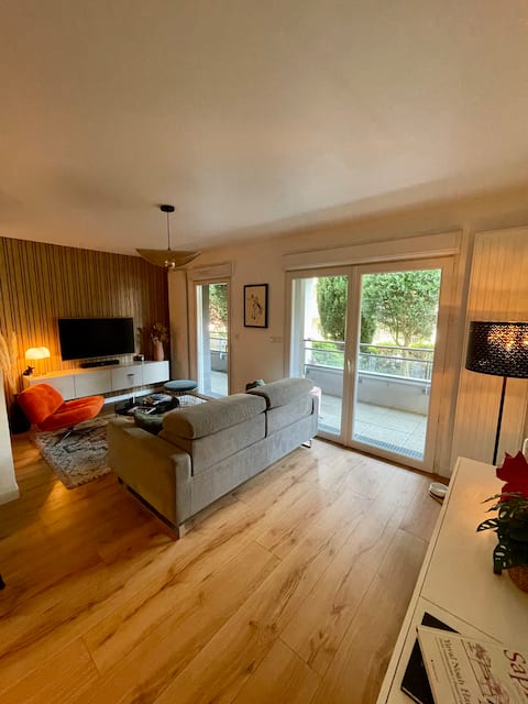 Top Airbnb: Charming 2-room apartment near downtown in Bellevue Chantenay Sainte Anne