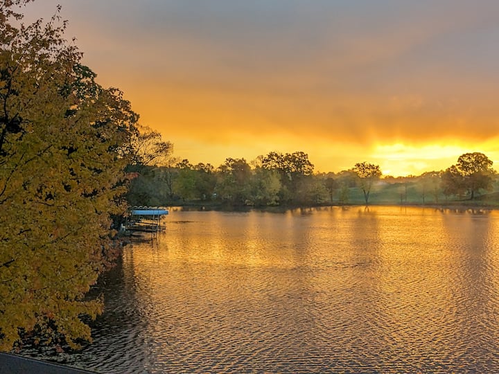Autumn Lakefront Retreat: Dock, Firepit & Kayaks - Hastings, MI