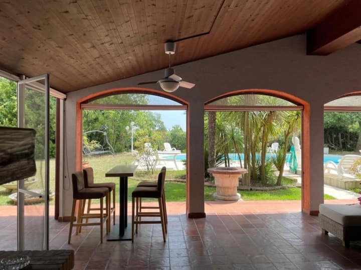 Villa Multifamiliale Privée Avec Piscine Et Jardin - Bibione