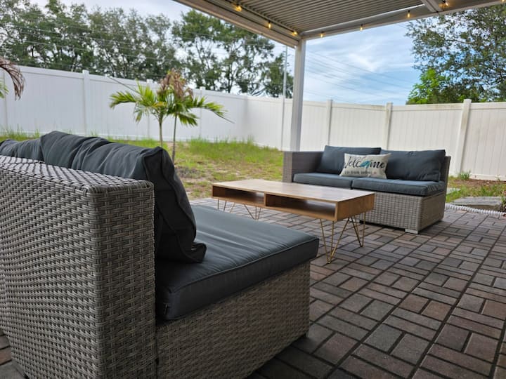 Bright 2br Coastal Retreat  Patio, Firepit & Bbq - Palm Harbor, FL