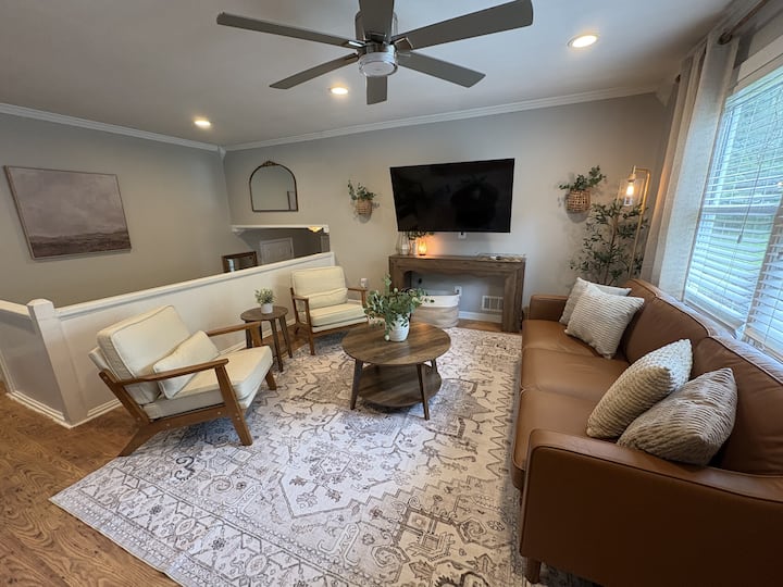 Parkside Retreat Near Marietta Square - Kennesaw, GA
