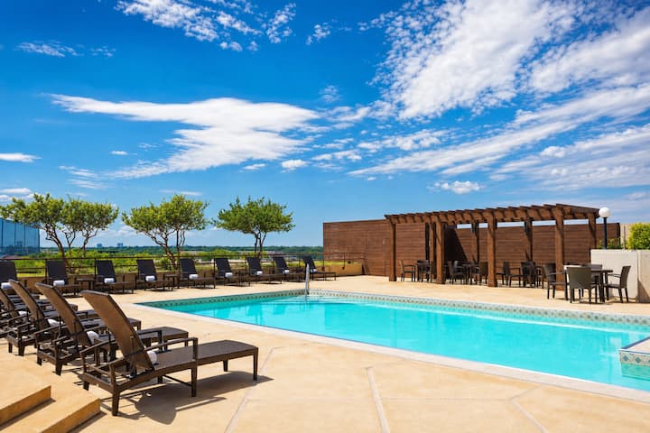 For The Whole Family! 3 Units, Outdoor Pool! - Dallas, TX