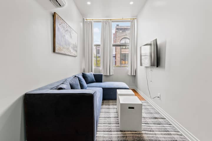 Nova - 3br Boutique Suite On Boul St-laurent - Laval