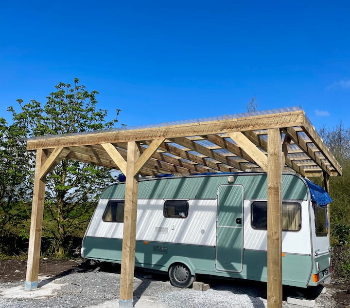 Cosy Caravan Sleeps 2 With Patio And Parking - Listowel