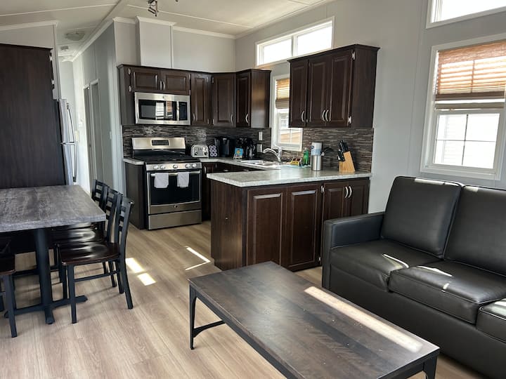 Luxury Lakefront Cottage 3 Bedroom - Port Colborne
