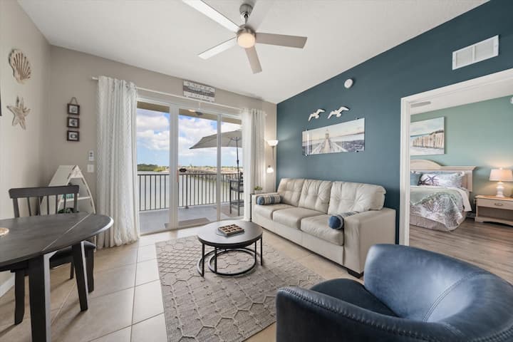 St. Pete Dolphin Views And Resort Pool! - Madeira Beach, FL