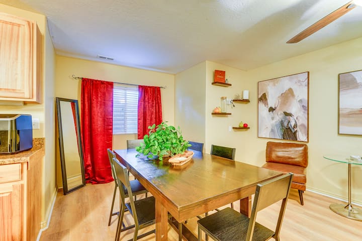 All-season Base In West Valley City, Pets Welcome! - Great Salt Lake State Park, Magna