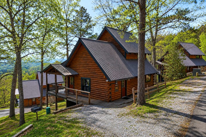 Log Cabin • Hot Tub + Views • 7 Min To Townsend - Townsend, TN