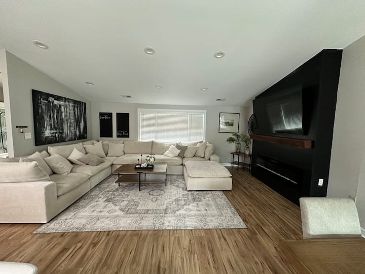 4-bedroom Retreat With Pool & Outdoor Firepit - Fredericksburg, VA