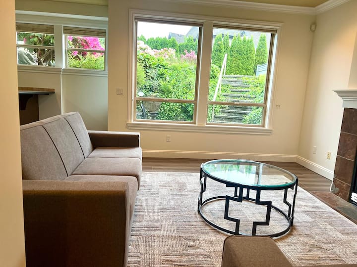 Quiet 3bd/3bath Neighborhood Gem With Free Parking - White Rock