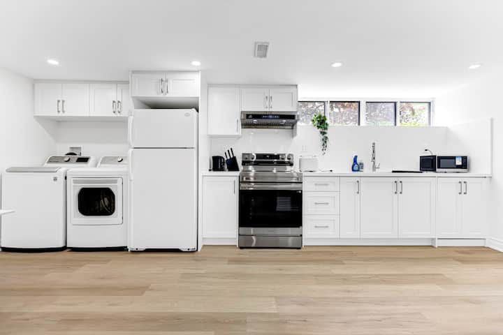 1 Queen Br & Private Bathroom | Scarborough Stay - Markham, Canada
