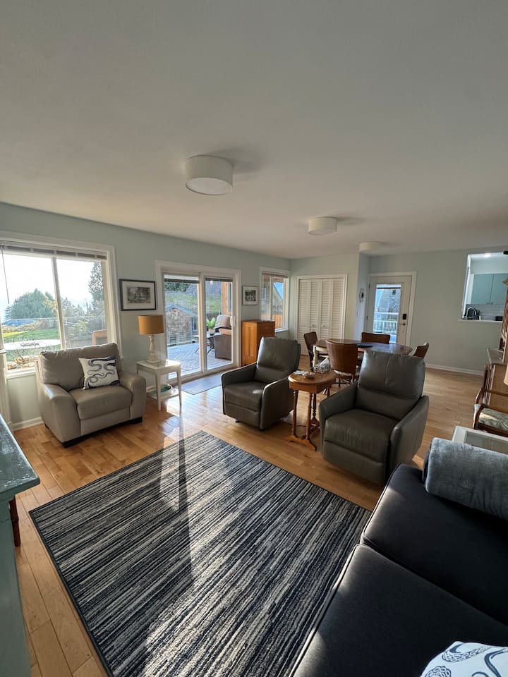 The Oceanview Guesthouse - Gibsons