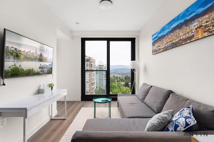 Sleek 1br Condo In Metrotown | Premium Amenities - Burnaby