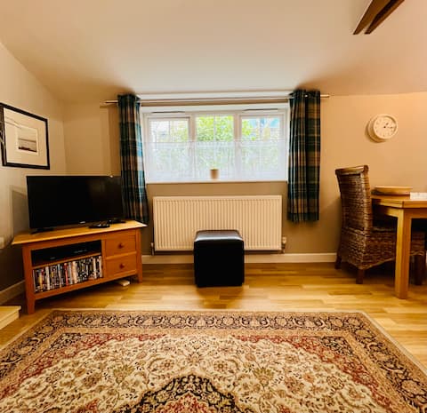Top Airbnb: Barn Cottage on the edge of Milton Country Park in Milton