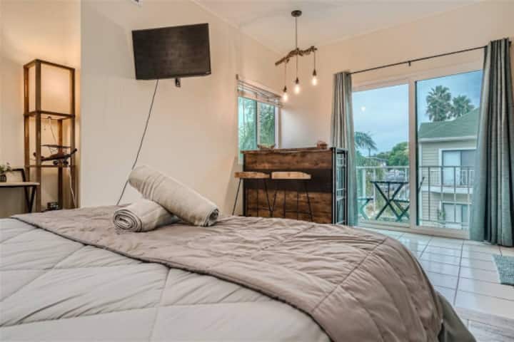 Relaxing Studio Near Downtown San Diego - San Diego, CA