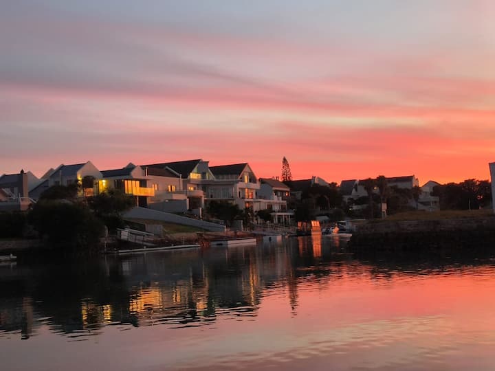 Luxury Marina Escape With Jetty, Pool & Solar - Port Alfred