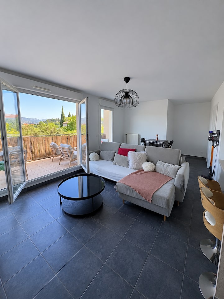 Grand Appartement King Size Terrasse Vue Montagne. - Marseille