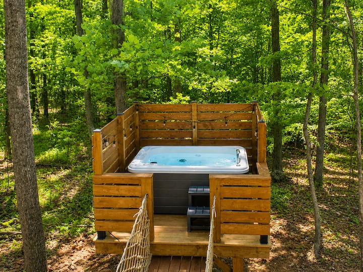 TreeHouse Of Love | SwingBridge | Hottub | eBikes