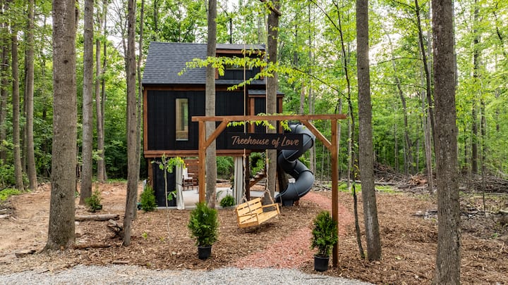 TreeHouse Of Love | SwingBridge | Hottub | eBikes
