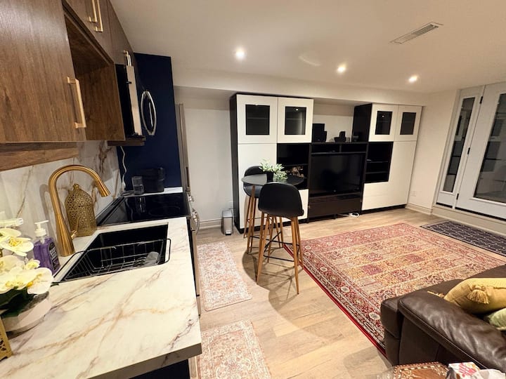 Modern Private Basement Suite W/ Separate Entrance - Toronto