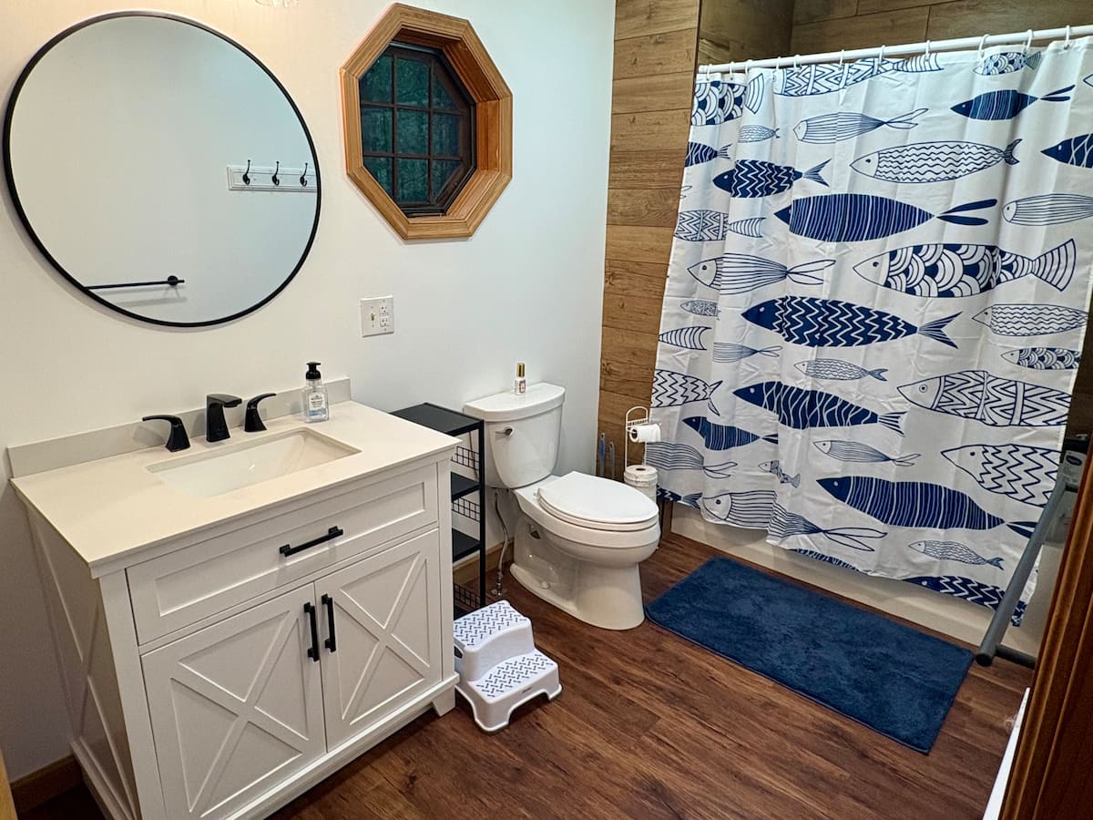 Full bathroom 2