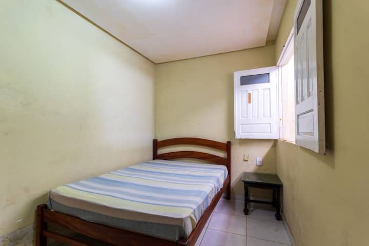 Chambre confortable, idéale pour se détendre après une journée de visites