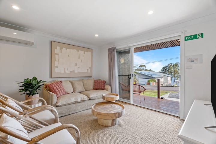 Relaxed 2 Bed Coastal Stay Near The Lake - Budgewoi