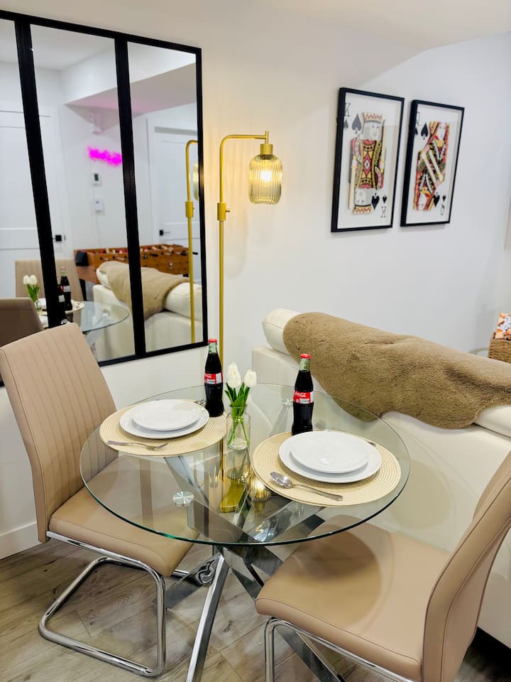 Kd Homestay! A Retro-inspired Suite. - 새스커툰