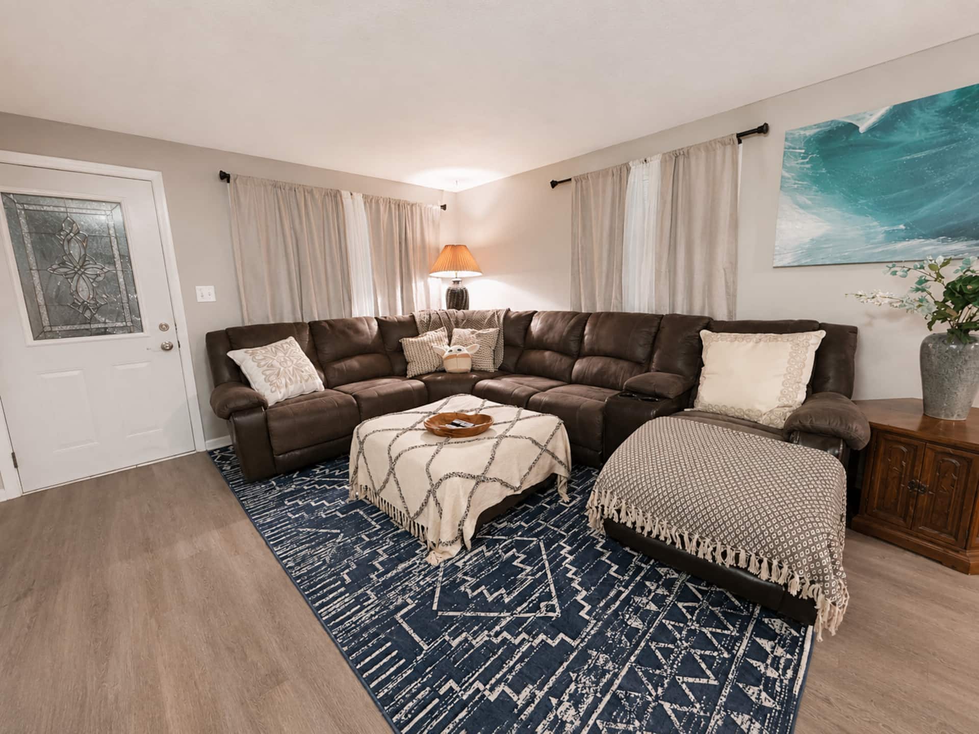 Modern Cozy Stay Near Downtown, Blossom & CVNP